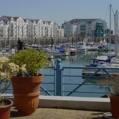 bus to carrickfergus marina